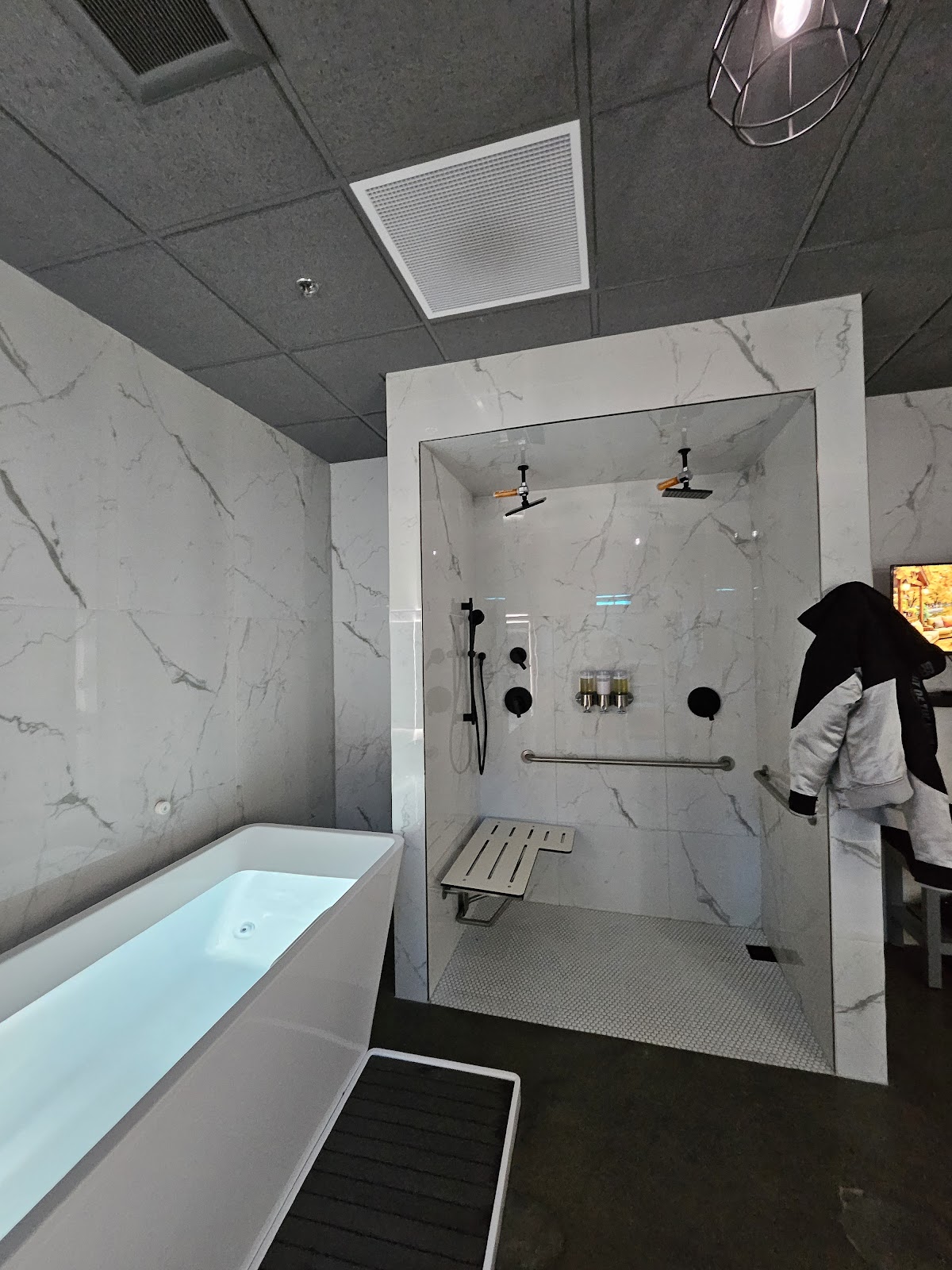 SweatHouz Old Town Chicago Contrast Therapy Studio