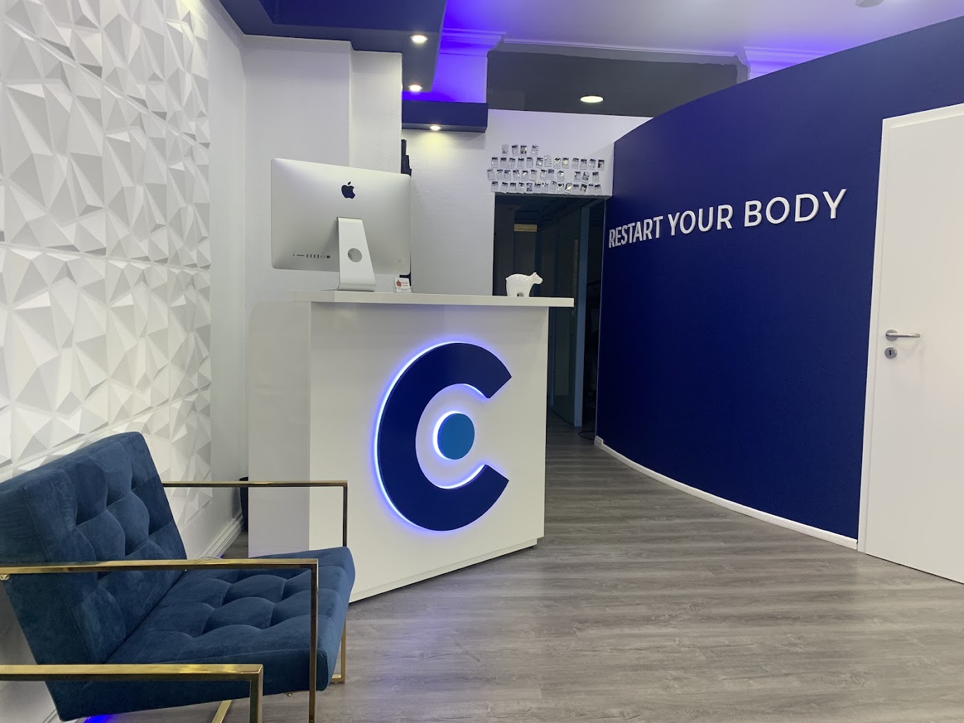 CRYOPOINT Hamburg Winterhude Kältekammer / Kältesauna / Kryosauna / Eissauna