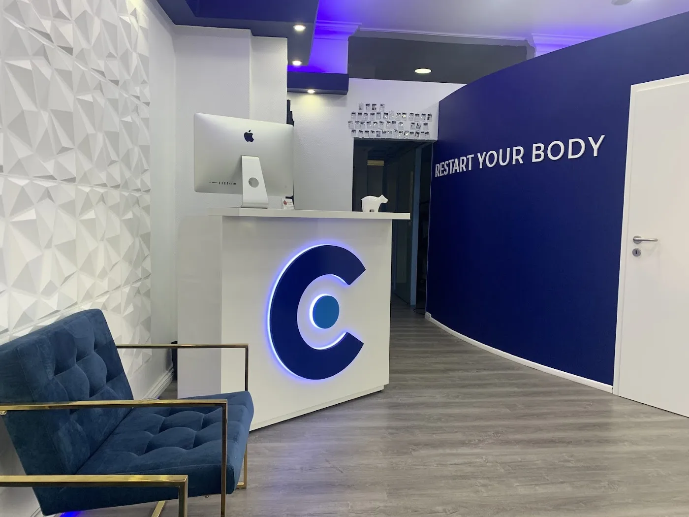 CRYOPOINT Hamburg Winterhude Kältekammer / Kältesauna / Kryosauna / Eissauna